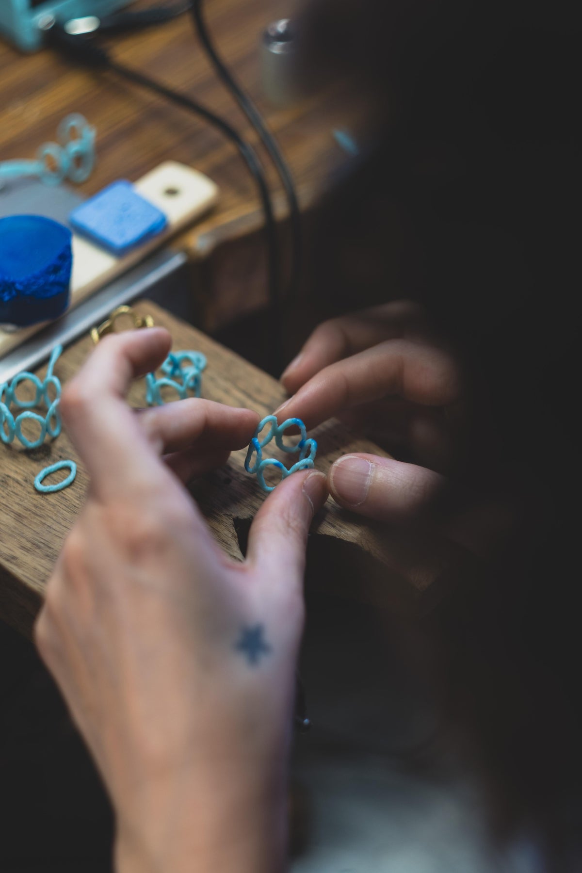 Por qué las joyas hechas a mano tienen más valor que las producidas en masa