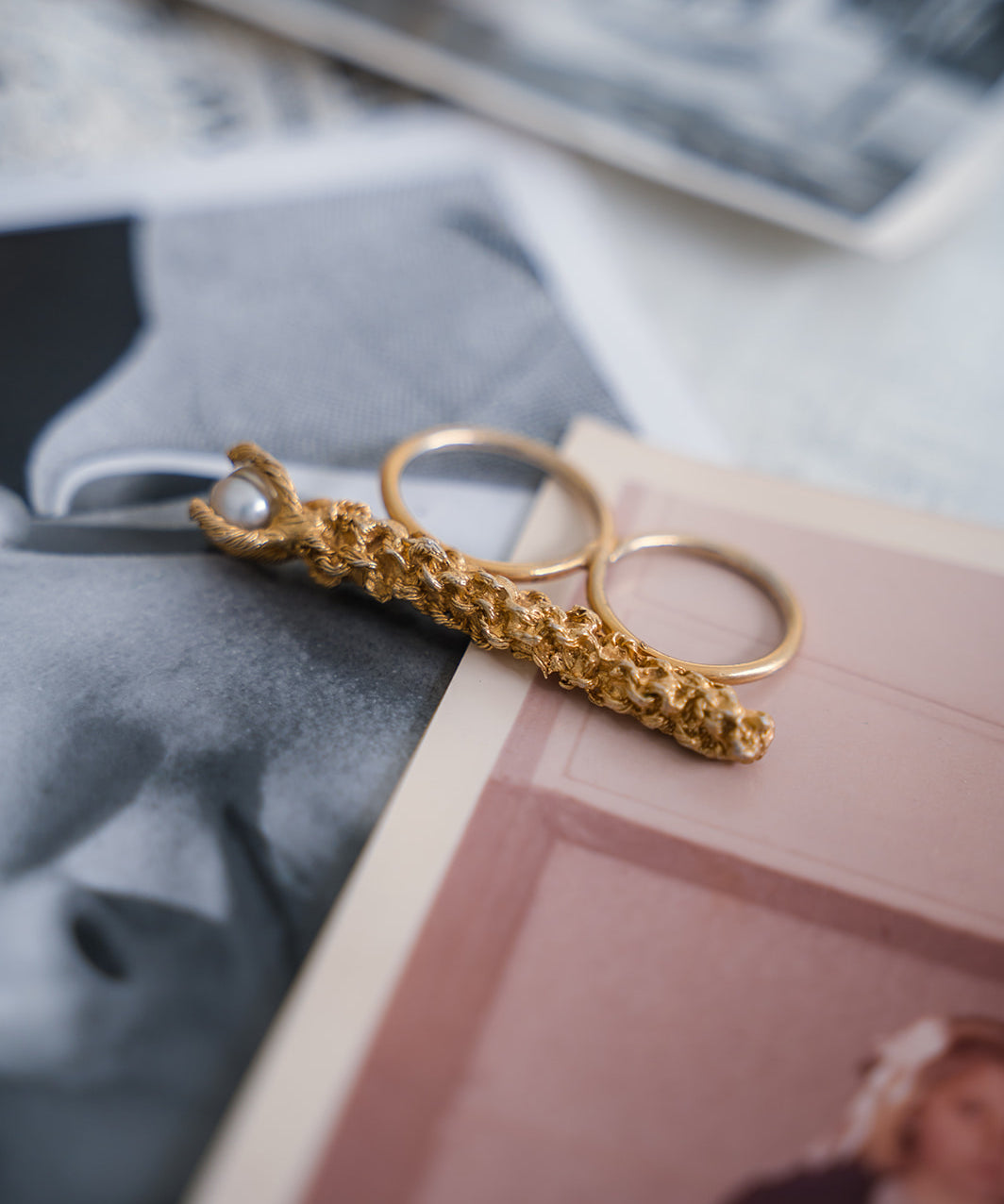 Sonia Folache Anillo Paloma Latón Bañado en oro de 18k con Perla Artesanal