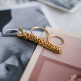 Sonia Folache Anillo Paloma Latón Bañado en oro de 18k con Perla Artesanal