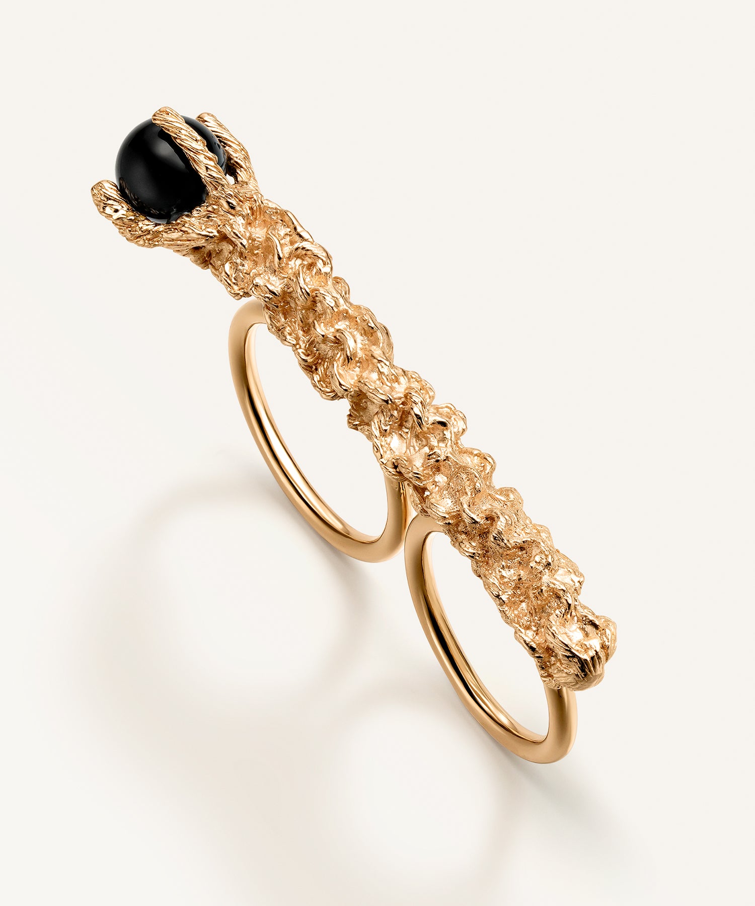 Sonia Folache  anillo Paloma oro onix 