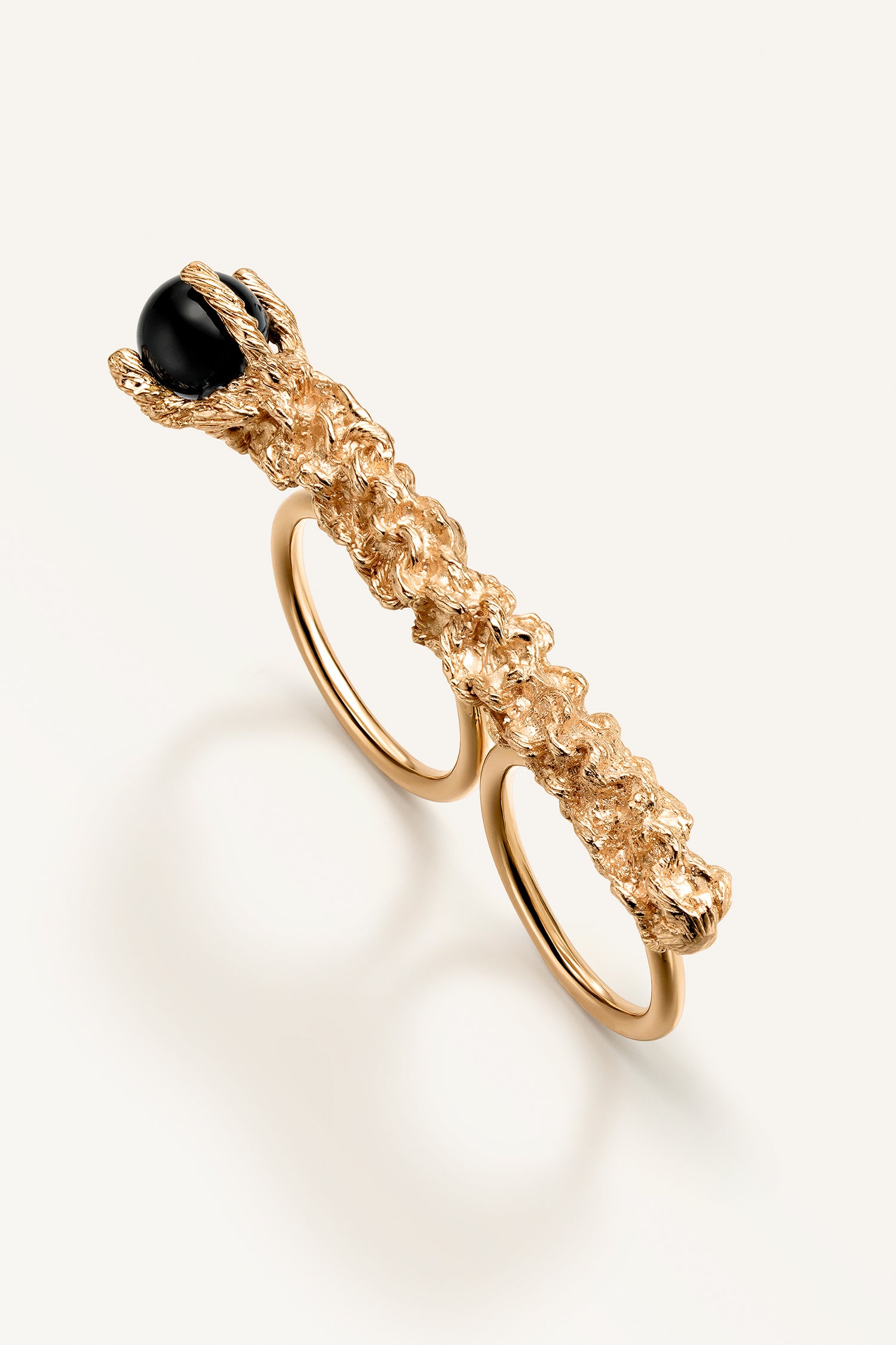 Sonia Folache  anillo Paloma oro onix 