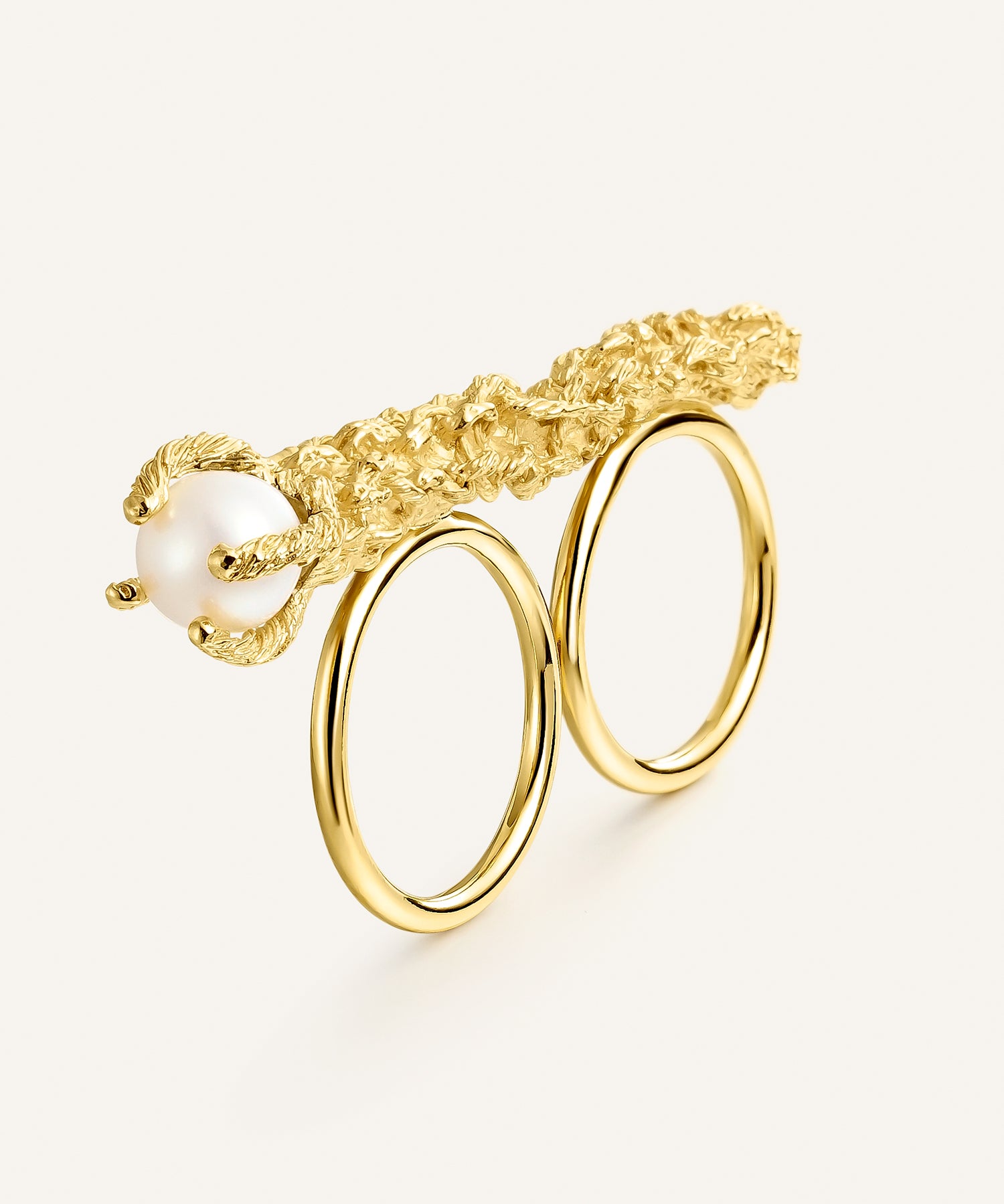 Sonia Folache Anillo Paloma Latón Bañado en oro de 18k con Perla Artesanal