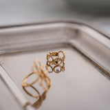 Sonia Folache Anillo Redondo Gloria Latón Bañado en oro de 18k con Circonita Artesanal