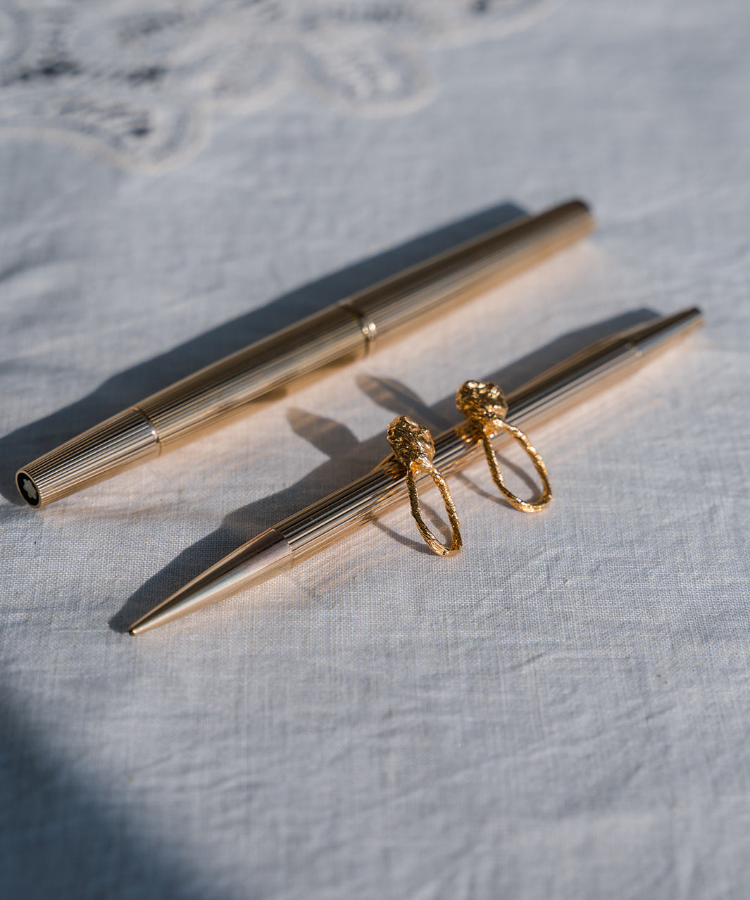 Sonia Folache Pendientes 1 pétalo Olivia Latón bañado en oro de 18k