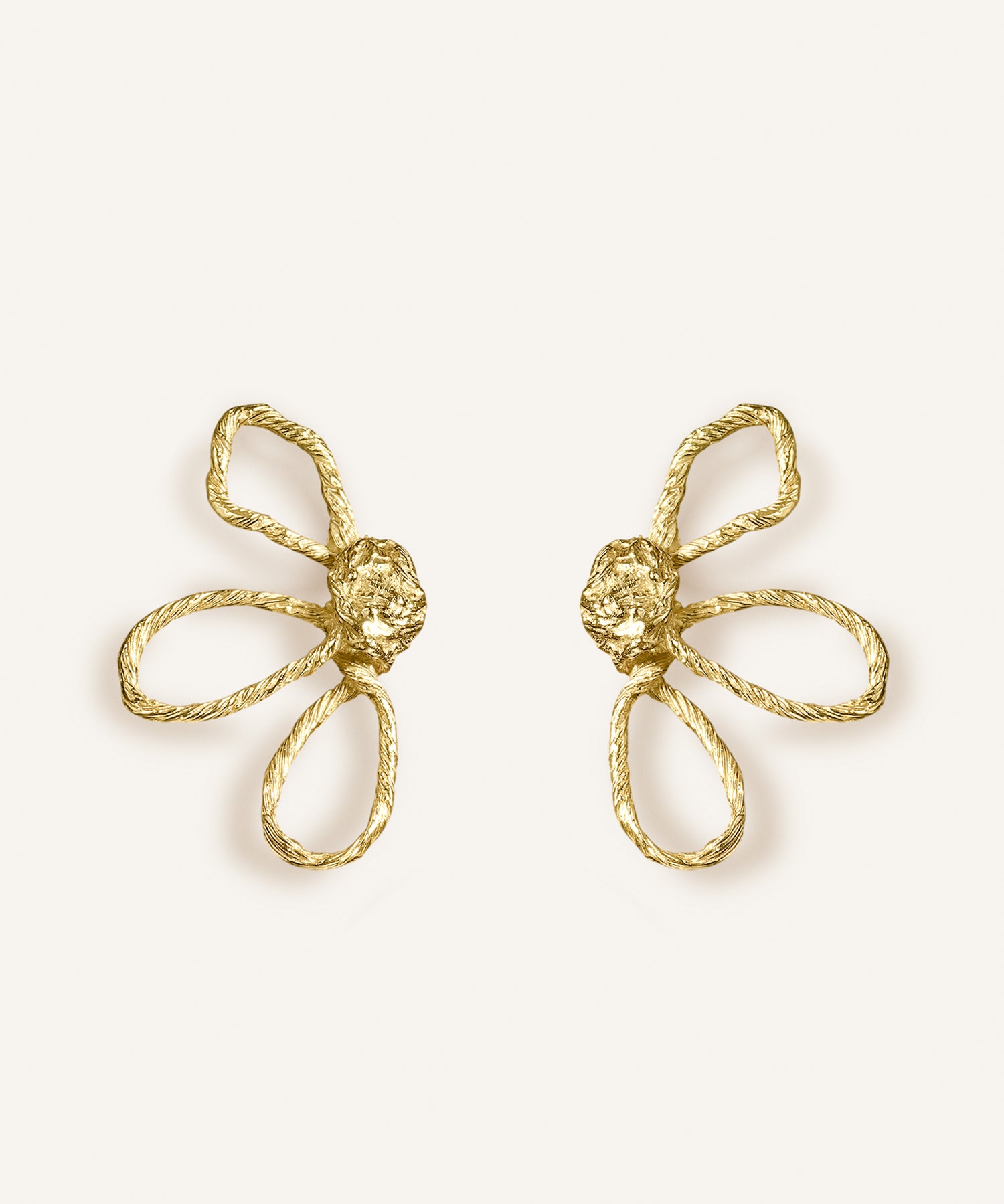 Sonia Folache Pendientes 3 pétalos Olivia Latón bañado en oro de 18k
