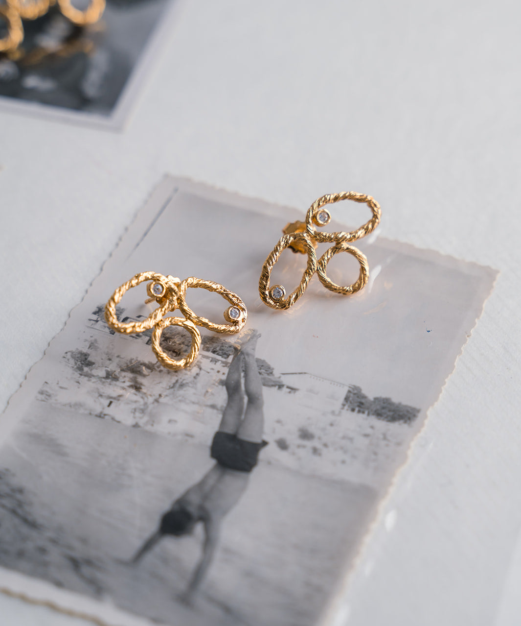 Sonia Folache Pendientes Gloria 3 Latón bañado en oro de 18k con Circonitas