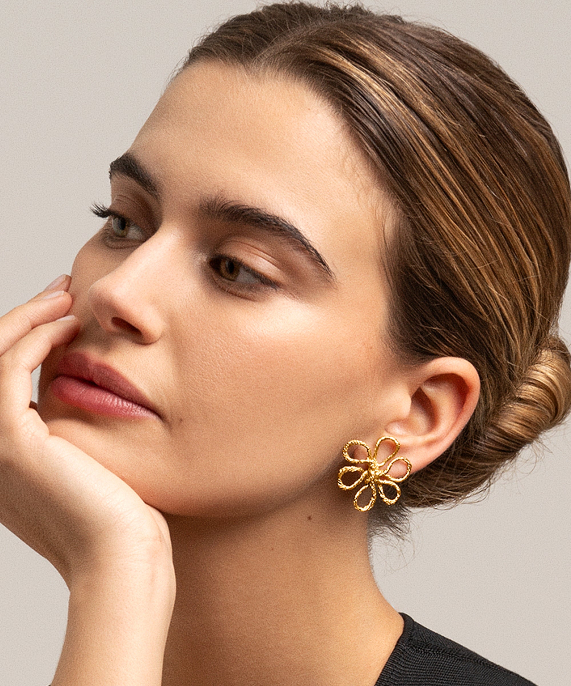 Sonia Folache Pendientes M Olivia Latón bañado en oro de 18k
