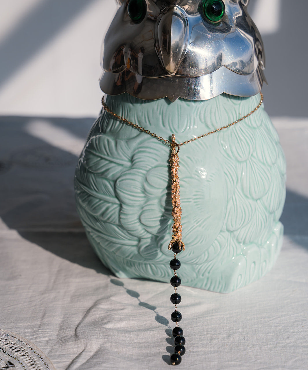 Colgante Paloma ónix negro Sonia Folache en oro 18k