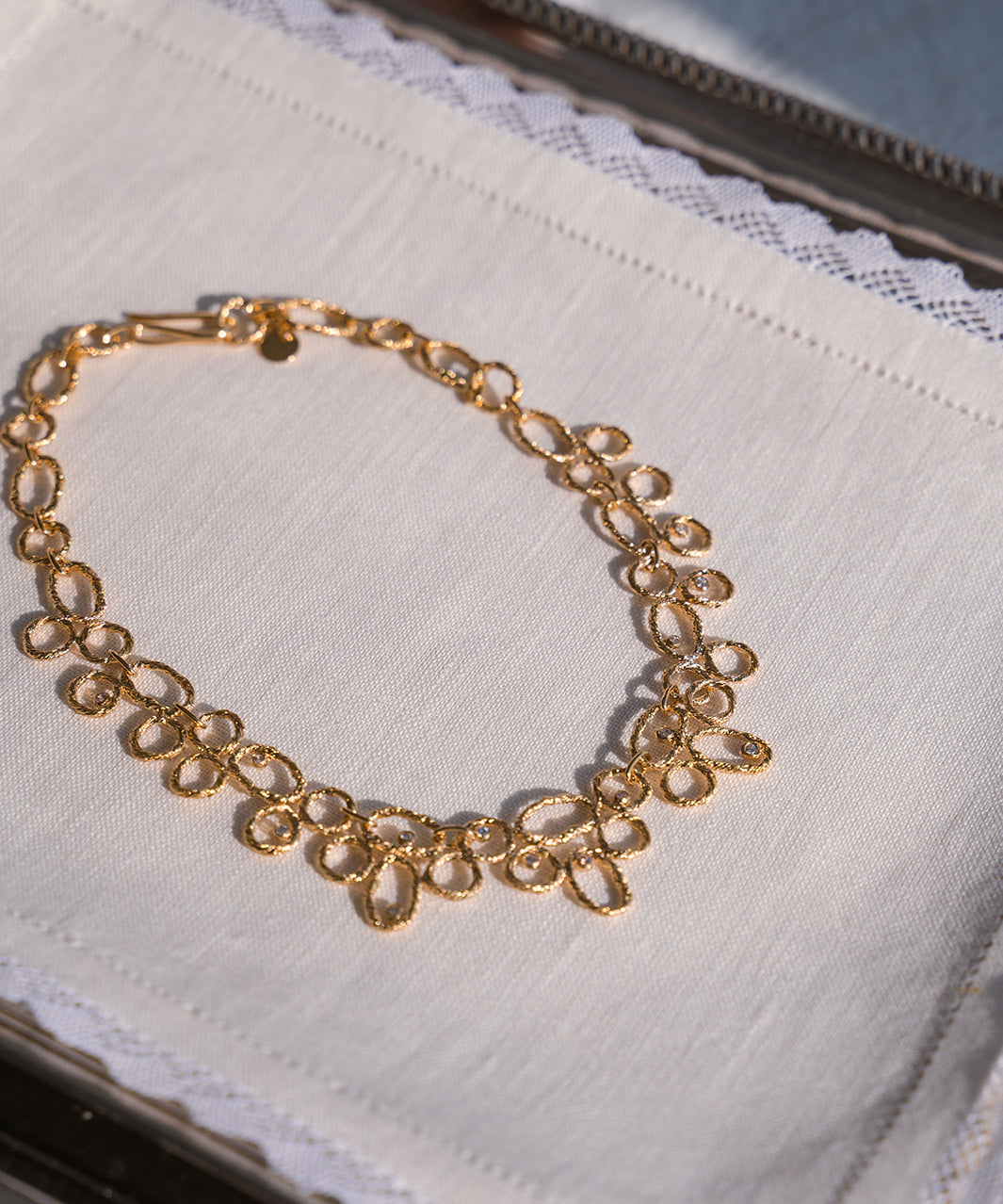 Collar Gloria Sonia Folache en latón bañado en oro 18k