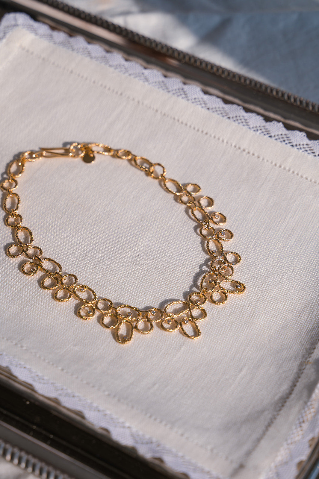 Collar Gloria Sonia Folache en latón bañado en oro 18k